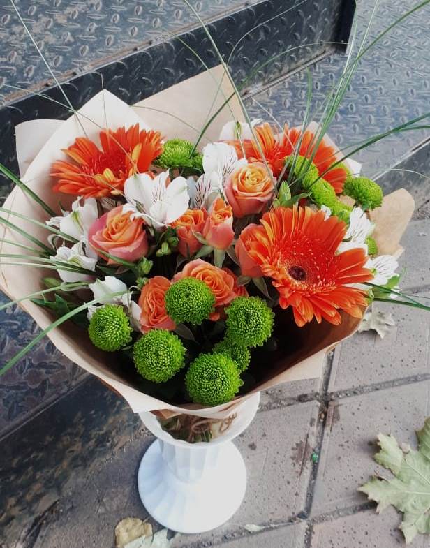 Букет огненно-рыжий в Петушках Букет цветов из: Герберы, Хризантемы, Альстромерии и Розы в Петушках