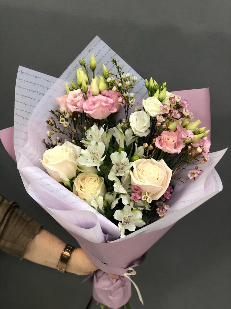 Букет лунная мелодия в Петушках Букет цветов из: Альстромерии, Розы и Лизиантусы в Петушках