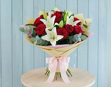 Букет Элегантная гармония в Петушках Букет цветов из:  Лилии и Розы в Петушках