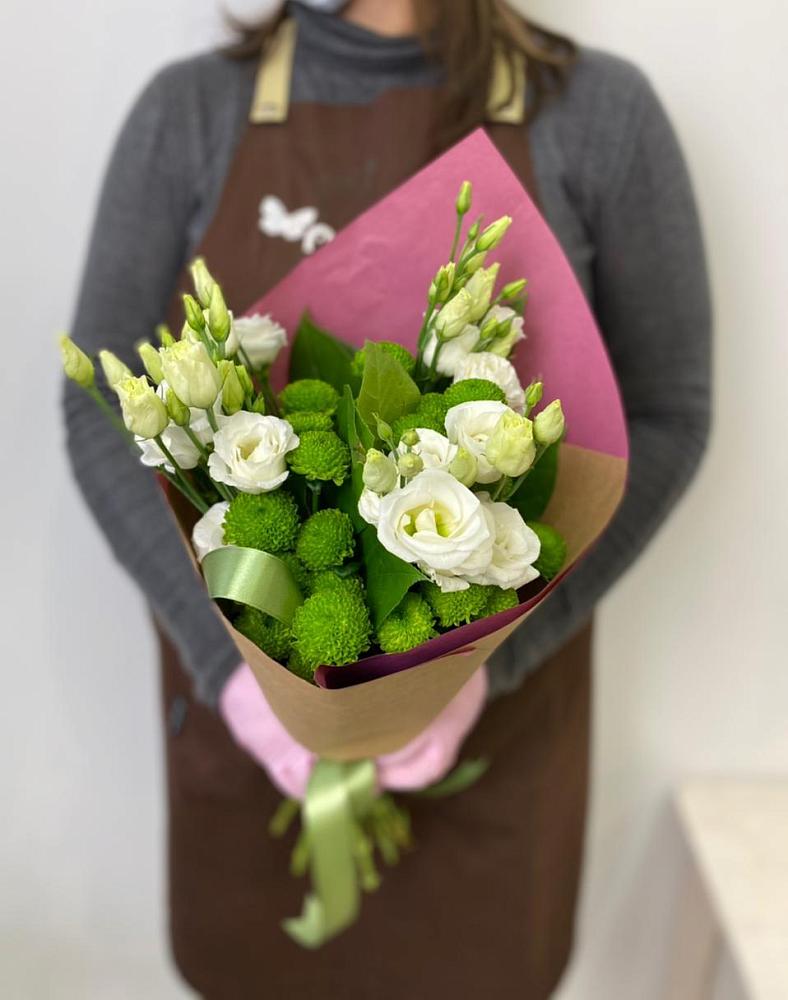 Букет морозный день в Петушках Букет цветов из: Хризантемы и Лизиантусы в Петушках