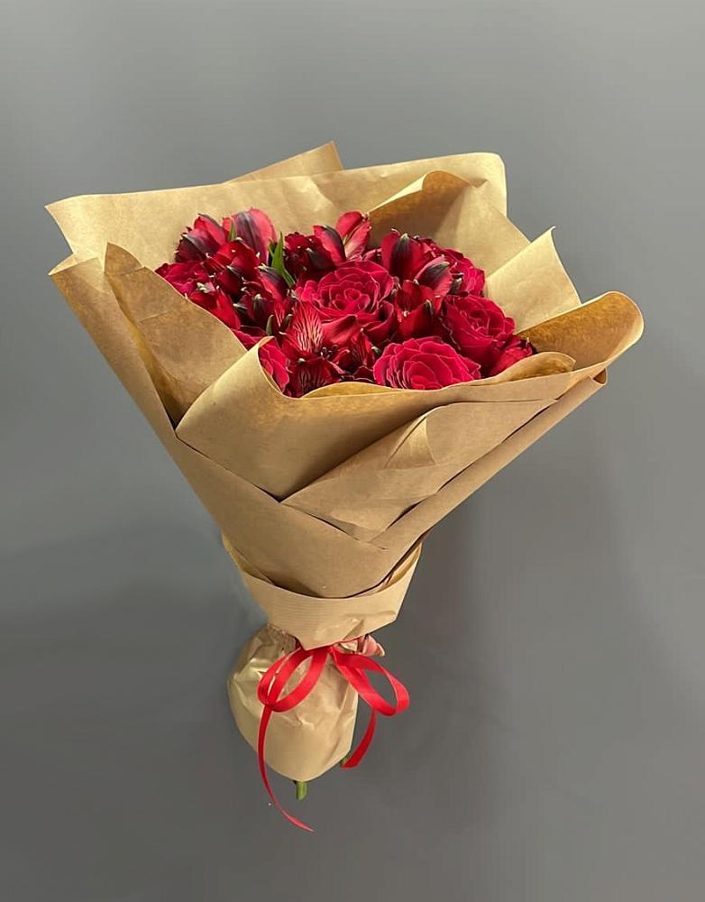 Букет прекрасной женщине в Петушках Букет цветов из: Альстромерии и Розы в Петушках