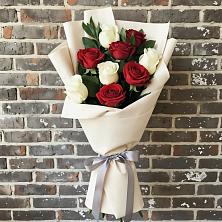 Букет красно-белые розы в Петушках Букет цветов из:  Розы в Петушках
