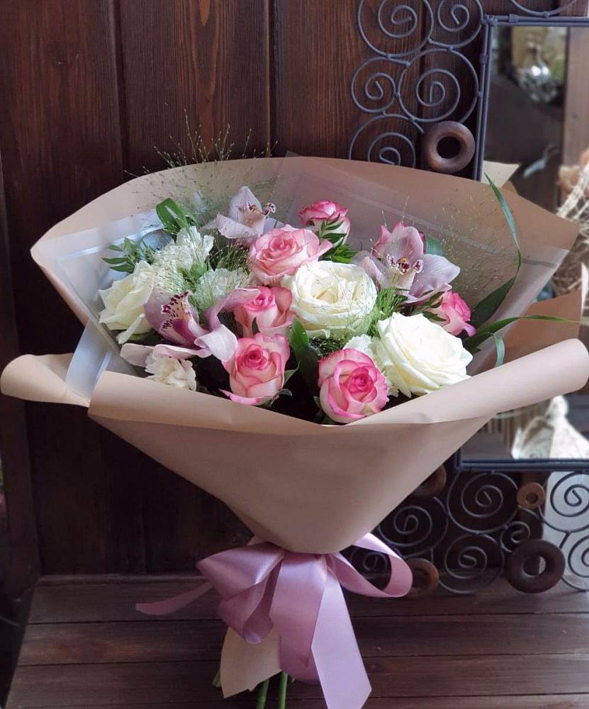 Букет цветов из: Гвоздики, Орхидеи, Розы и Хризантемы в Петушках