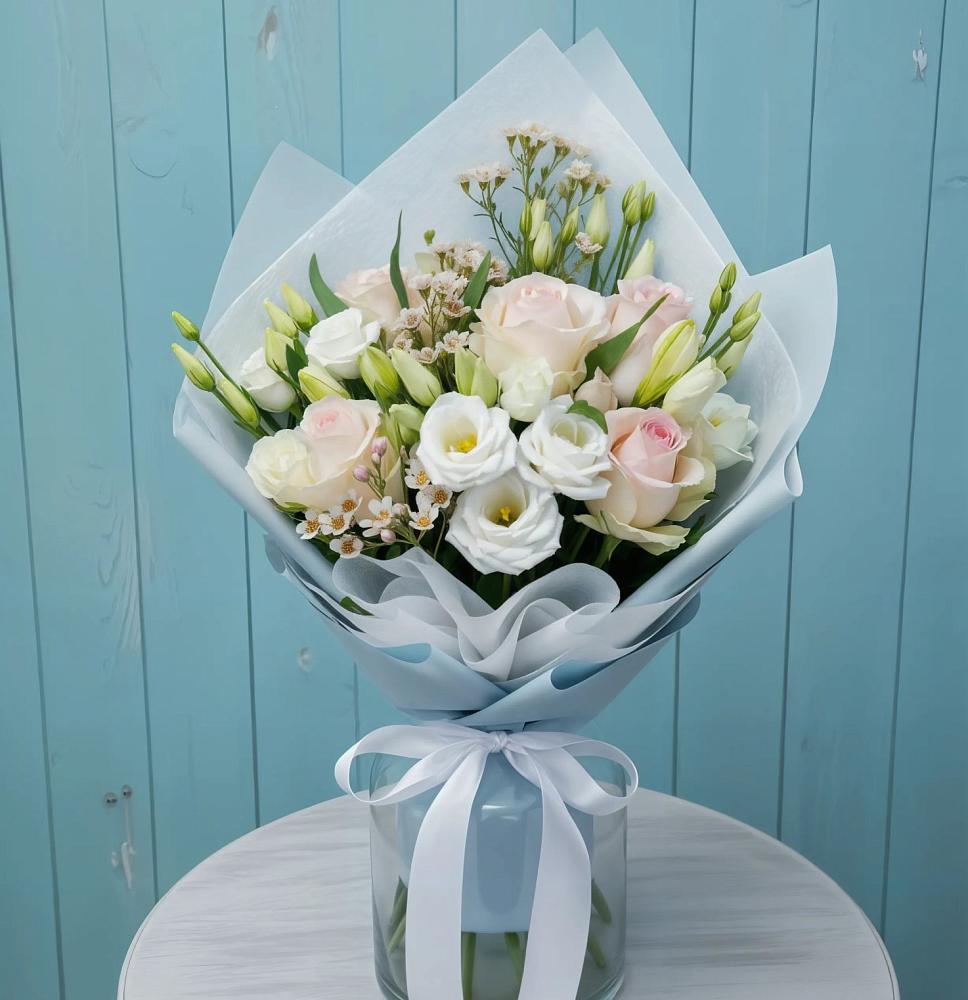 Букет очаровательный аромат в Петушках Букет цветов из: Розы и Лизиантусы в Петушках