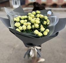 Букет Белые кустовые розы Солинеро в Петушках