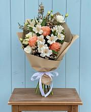 Букет цветов из:  Альстромерии, Лизиантусы, Розы и Хризантемы в Петушках