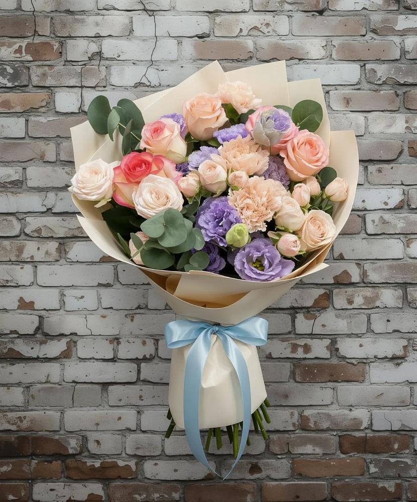 Букет Феерия в Петушках Букет цветов из: Розы, Лизиантусы и Гвоздики в Петушках