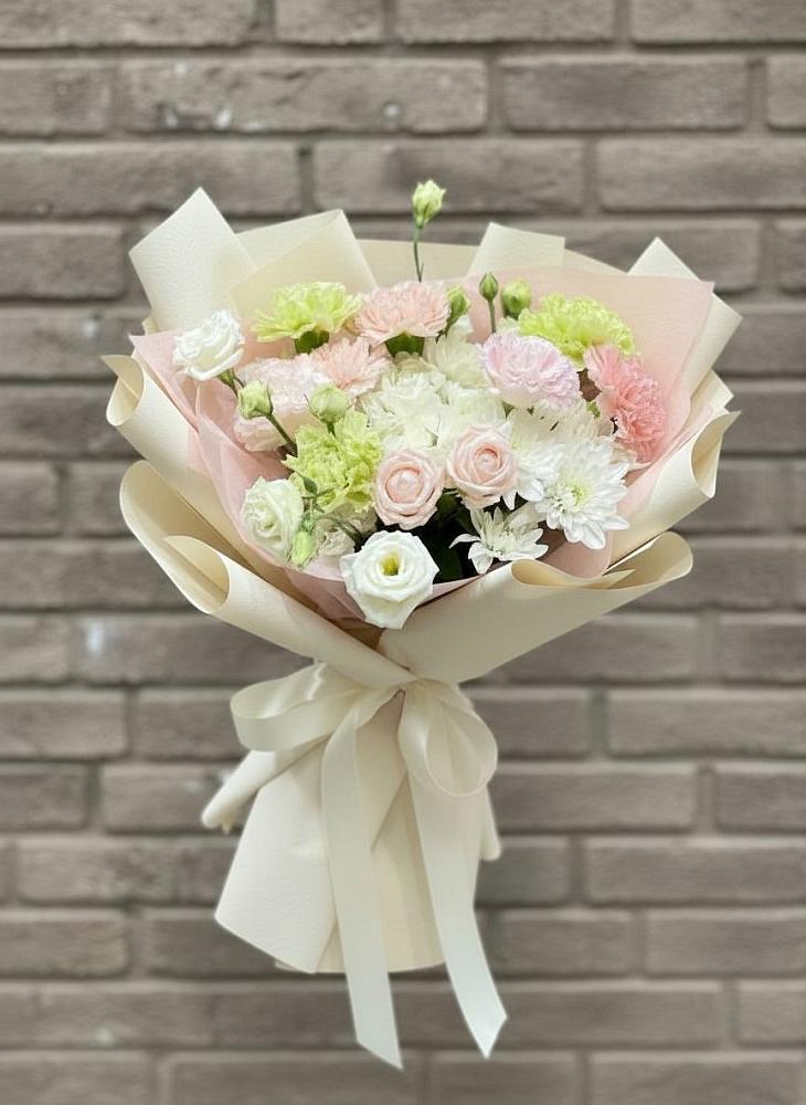 Букет Трепет мечты в Петушках Букет цветов из: Гвоздики, Розы, Лизиантусы и Хризантемы в Петушках