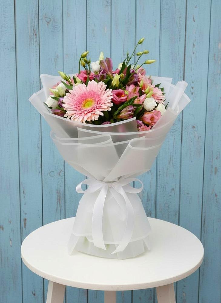 Букет прохладный бриз в Петушках Букет цветов из: Герберы, Альстромерии и Лизиантусы в Петушках