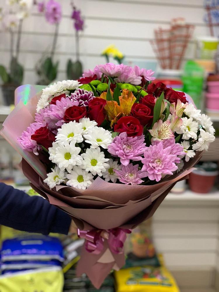 Букет салют цветов в Петушках Букет цветов из: Розы, Хризантемы и Альстромерии в Петушках