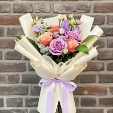 Букет цветочные ноты в Петушках Букет цветов из:  Лизиантусы и Розы в Петушках