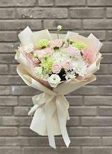 Букет Трепет мечты в Петушках Букет цветов из:  Гвоздики, Розы, Лизиантусы и Хризантемы в Петушках