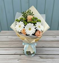 Букет герберы и розы в Петушках Букет цветов из:  Герберы, Розы и Хризантемы в Петушках