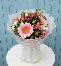 Букет прохладный бриз в Петушках Букет цветов из:  Герберы, Альстромерии и Лизиантусы в Петушках