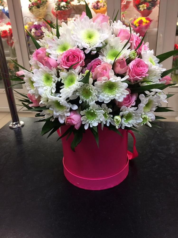 Композиция грация в Петушках Цветочная композиция из Розы и Хризантемы в шляпной коробке в Петушках