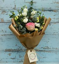 Букет нежный привет в Петушках Букет цветов из:  Розы и Лизиантусы в Петушках