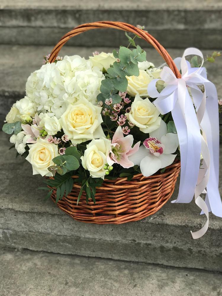 Композиция Карнавал в Петушках Цветочная композиция из Орхидеи и Розы в корзине в Петушках